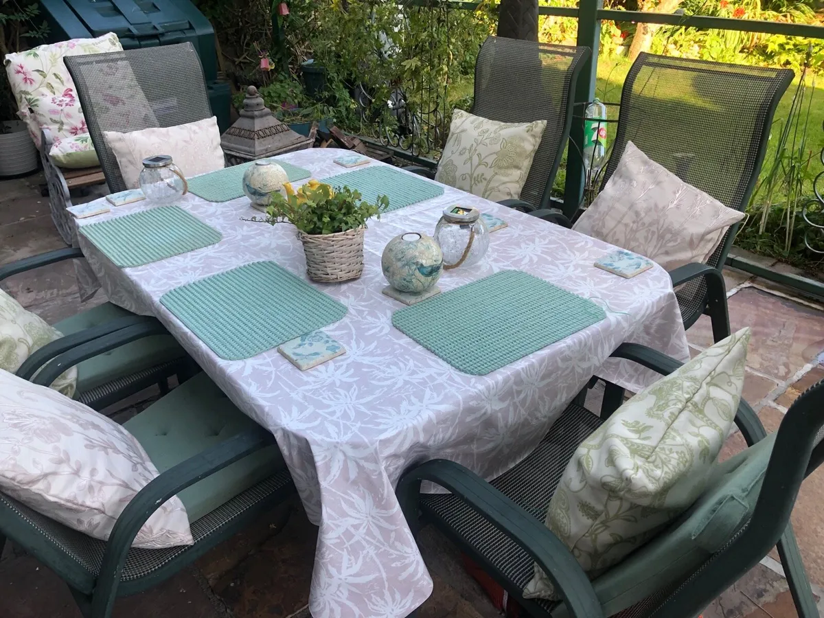 Garden table and chairs - Image 2