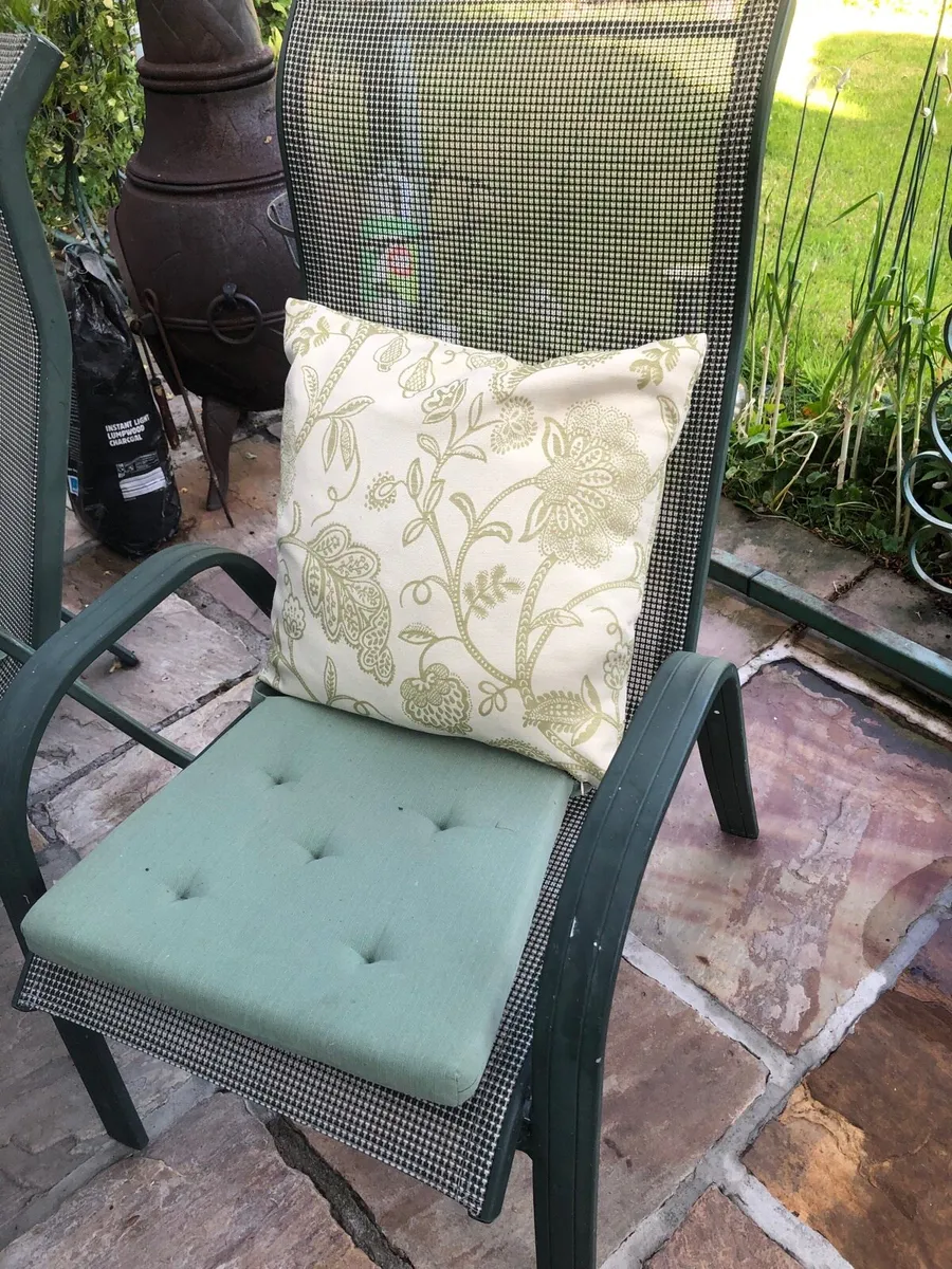 Garden table and chairs - Image 3