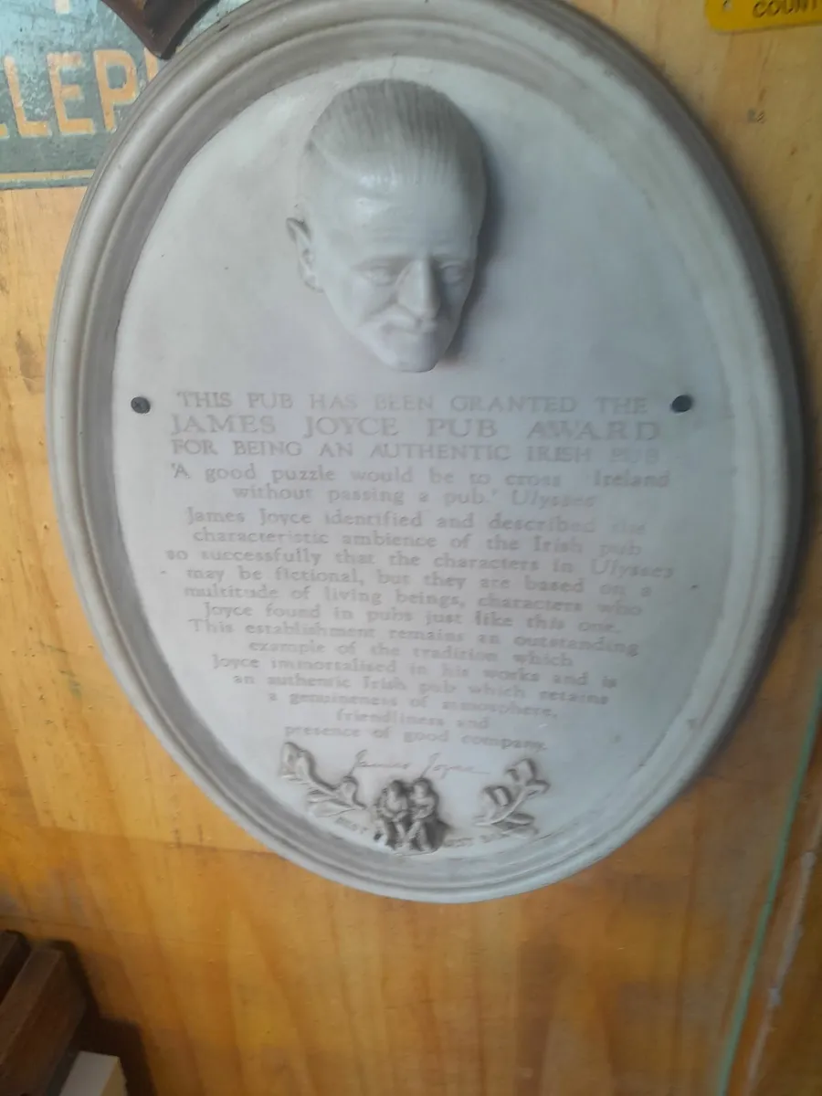 James Joyce pub award plaque - Image 1
