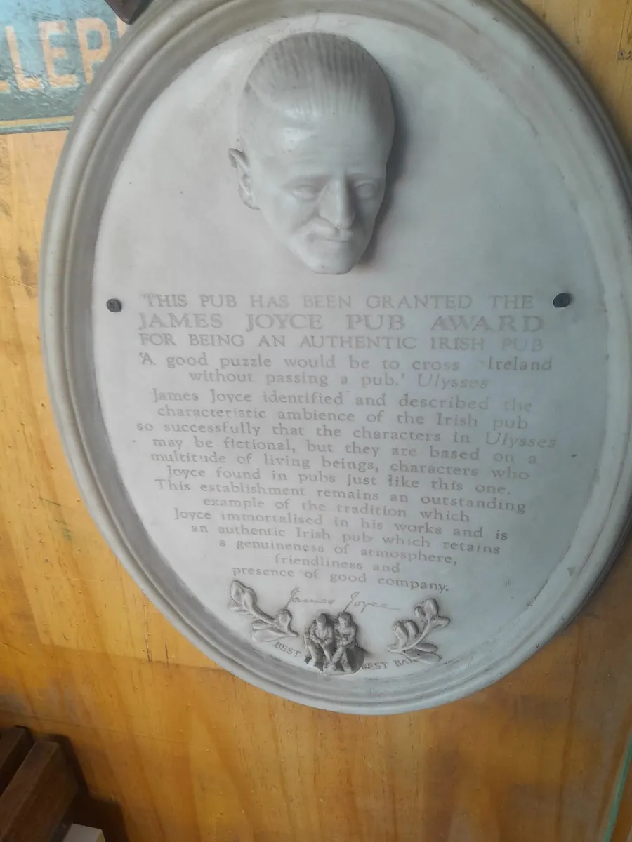 James Joyce pub award plaque - Image 3