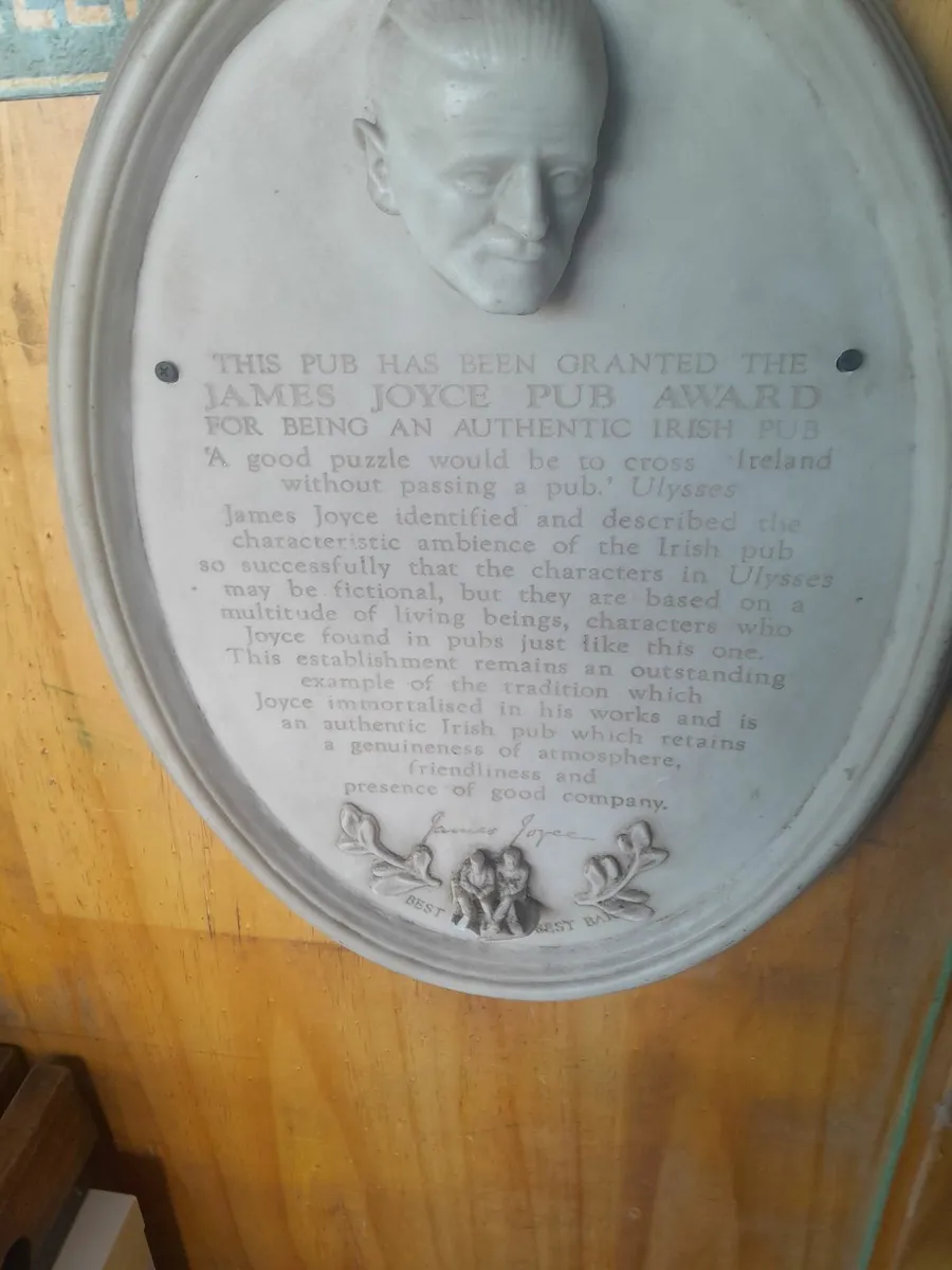 James Joyce pub award plaque - Image 4
