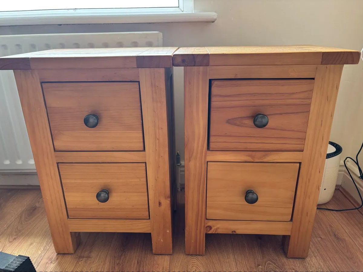 Chests of drawers - Image 1