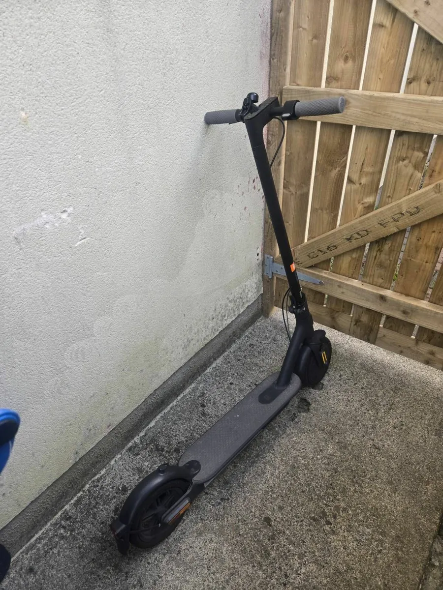 Xiaomi Mi Electric Scooter 1s - Image 1