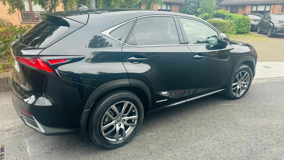 Lexus NX 300 H 2.5 SE 4WD AUTO2019 - Image 2