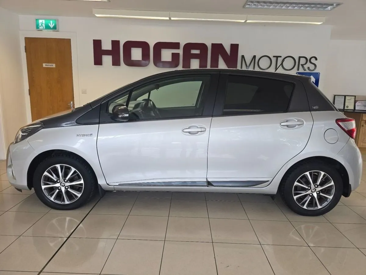 Toyota Yaris Hybrid Y20 Automatic  limited Editio - Image 4