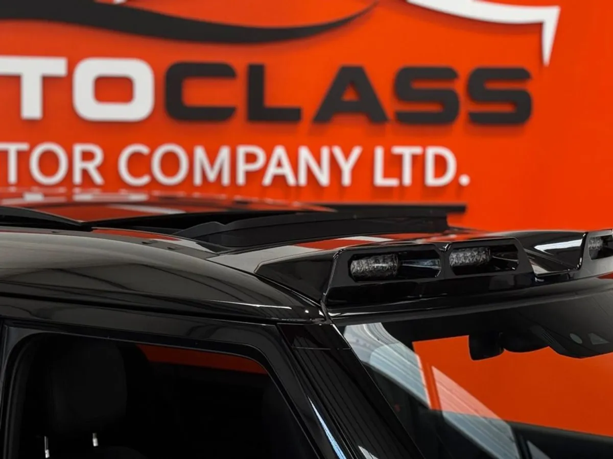 Land Rover Defender X-dynamic HSE  67 - Image 4