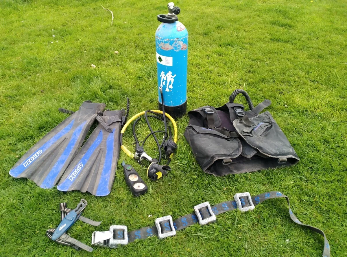 Scuba diving gear
