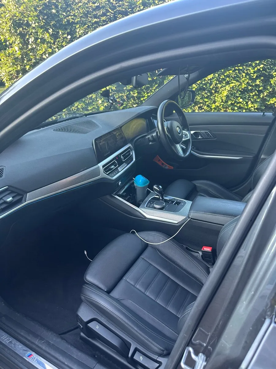 BMW 330e Petrol / Plug in Hybrid - Image 4