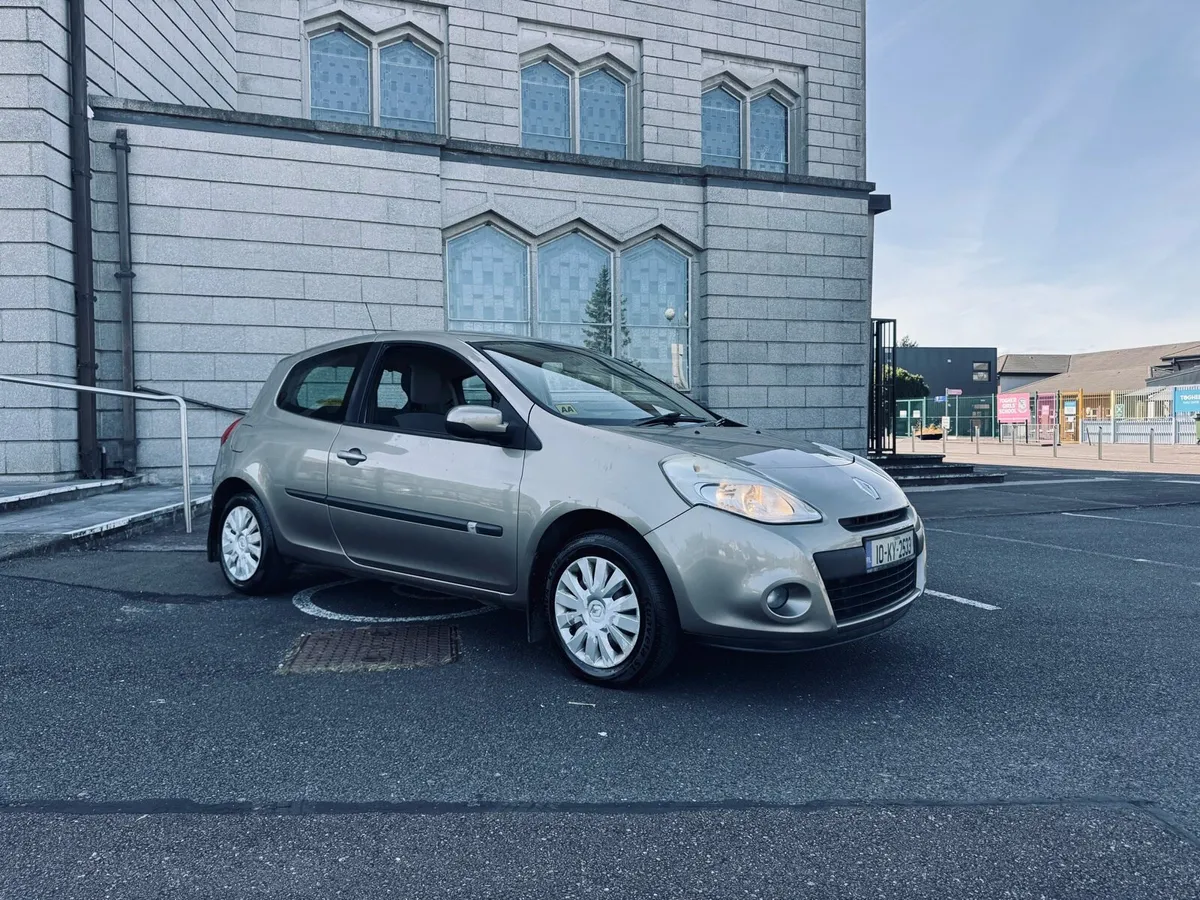 Renault Clio 1 Owner Like New - Image 1