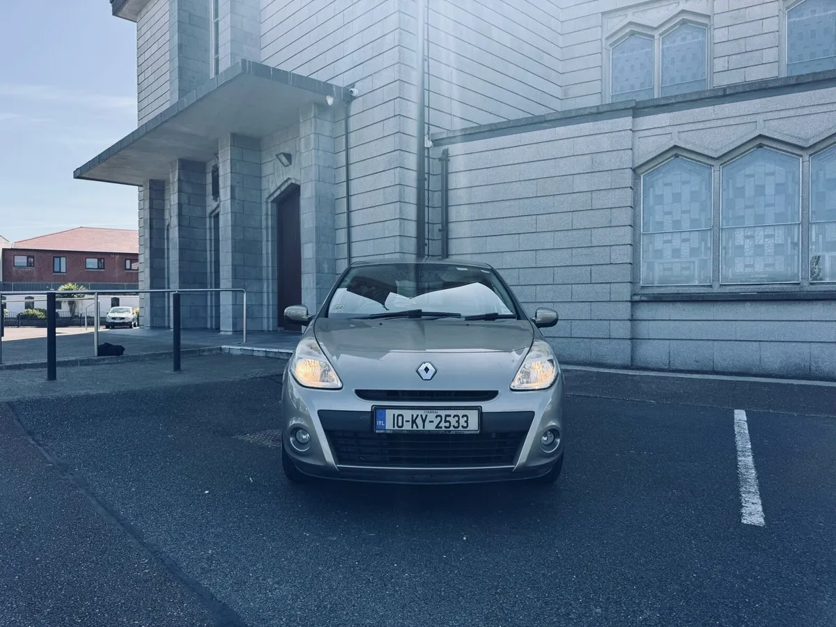 Renault Clio 1 Owner Like New - Image 2