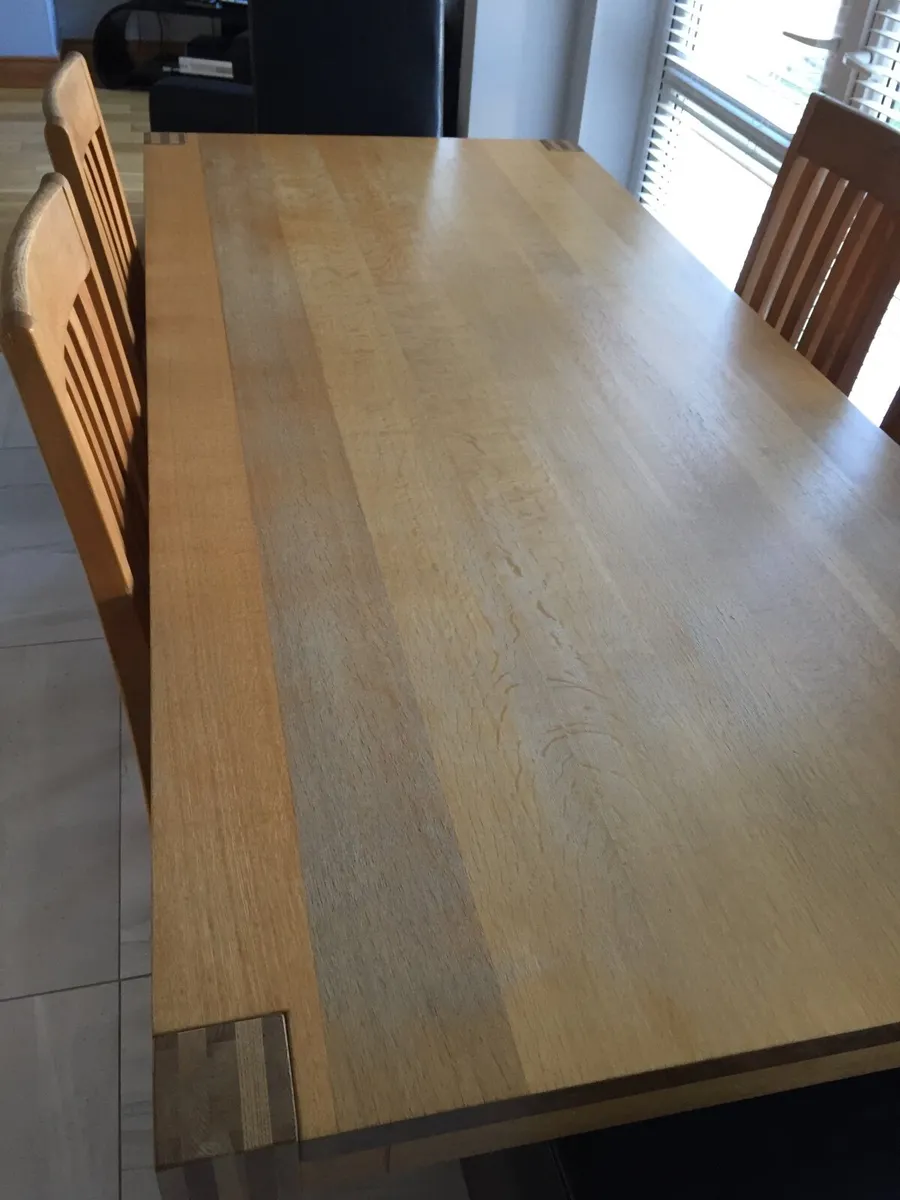 Table and chairs - Image 3
