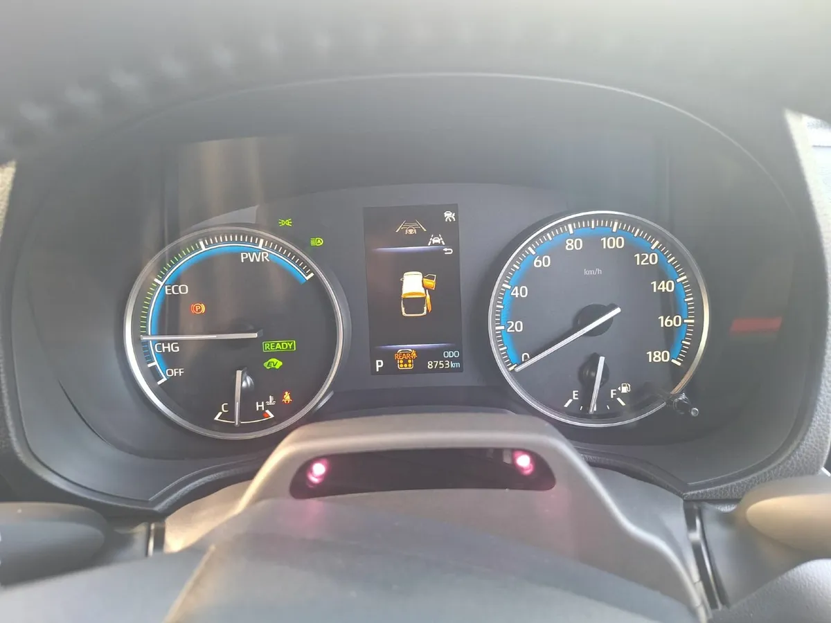 TOYOTA VOXY 2024  (4WD) 1.8 HYBRIDE - Image 2