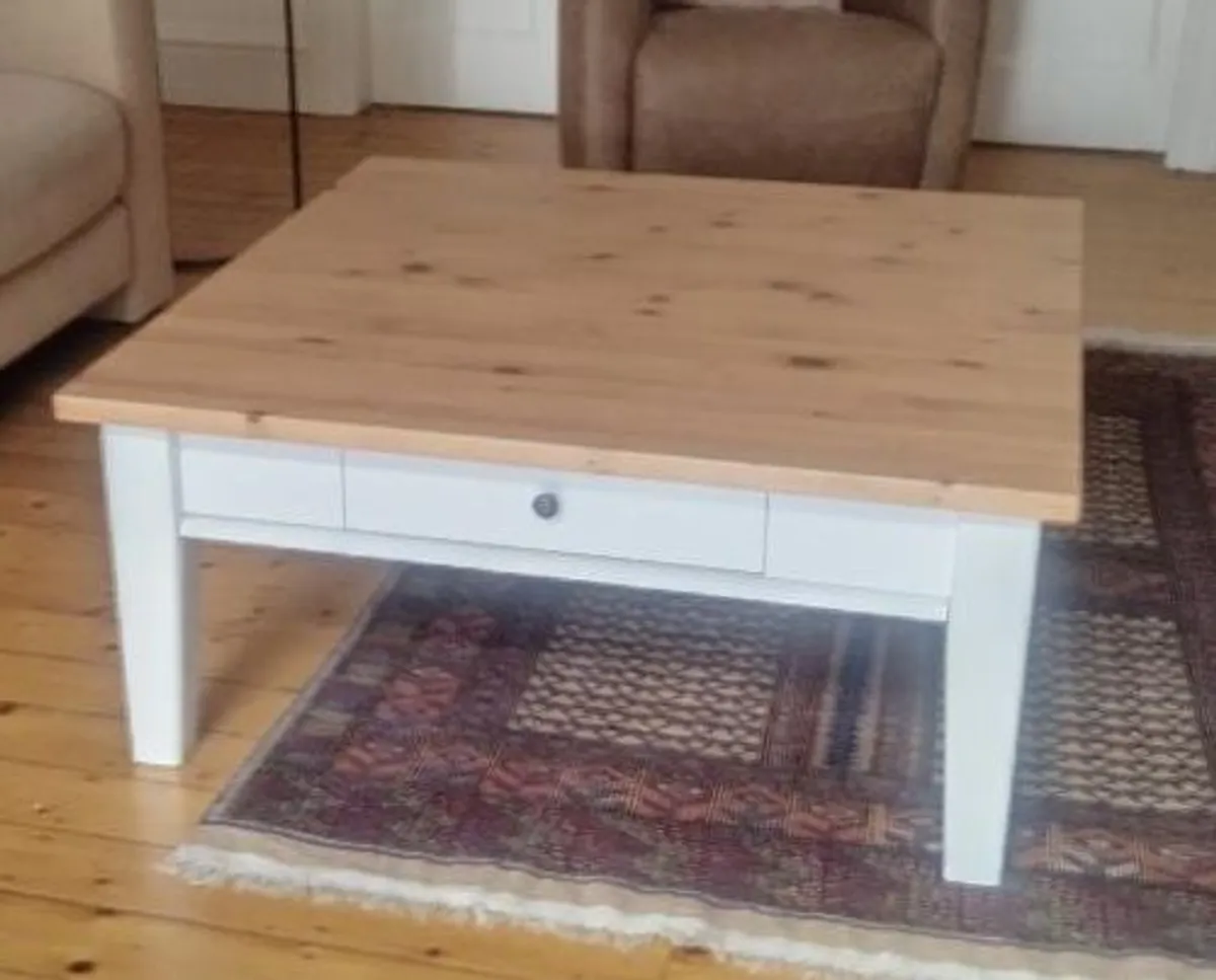 Wood coffee table. - Image 1