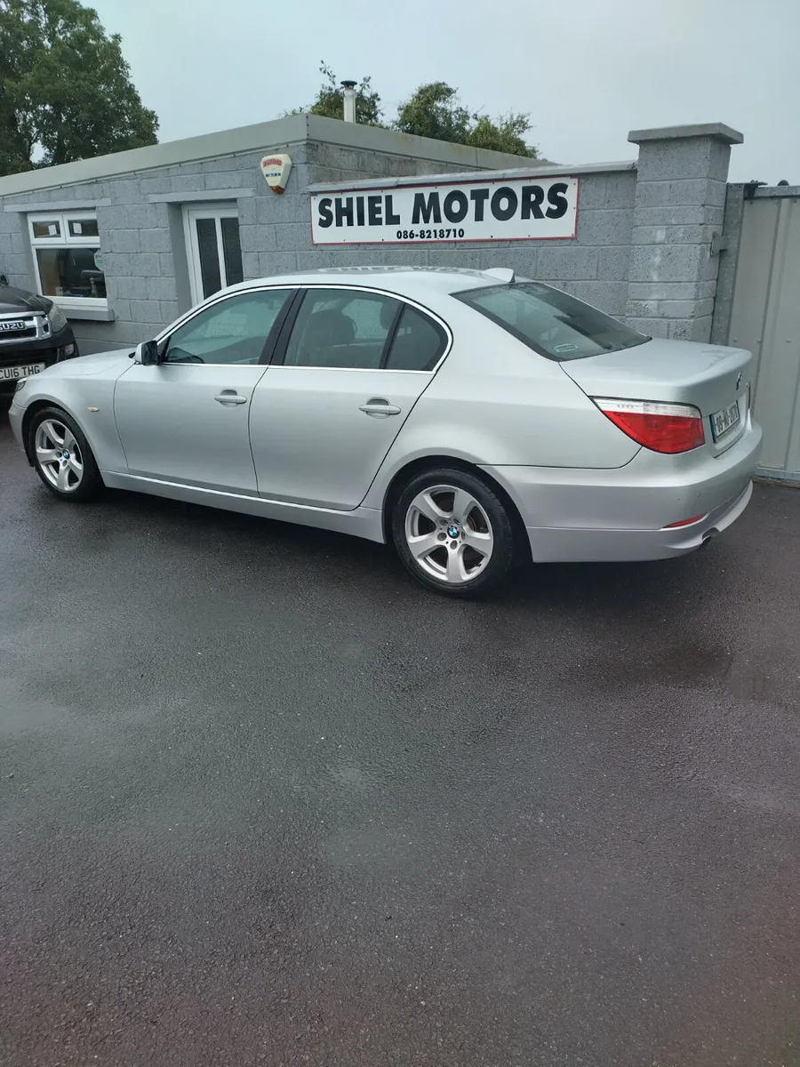 BMW 5-Series 2009 - Image 4