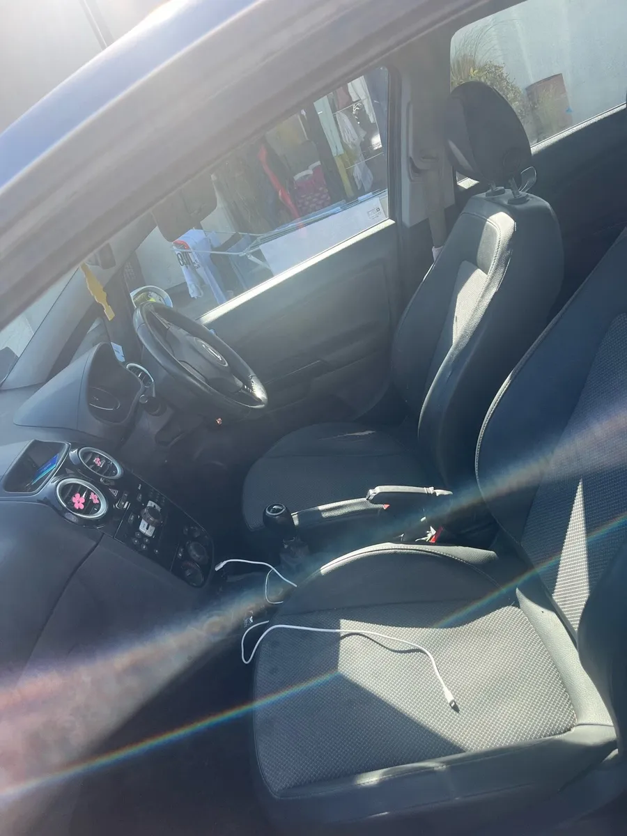 Car - Image 4