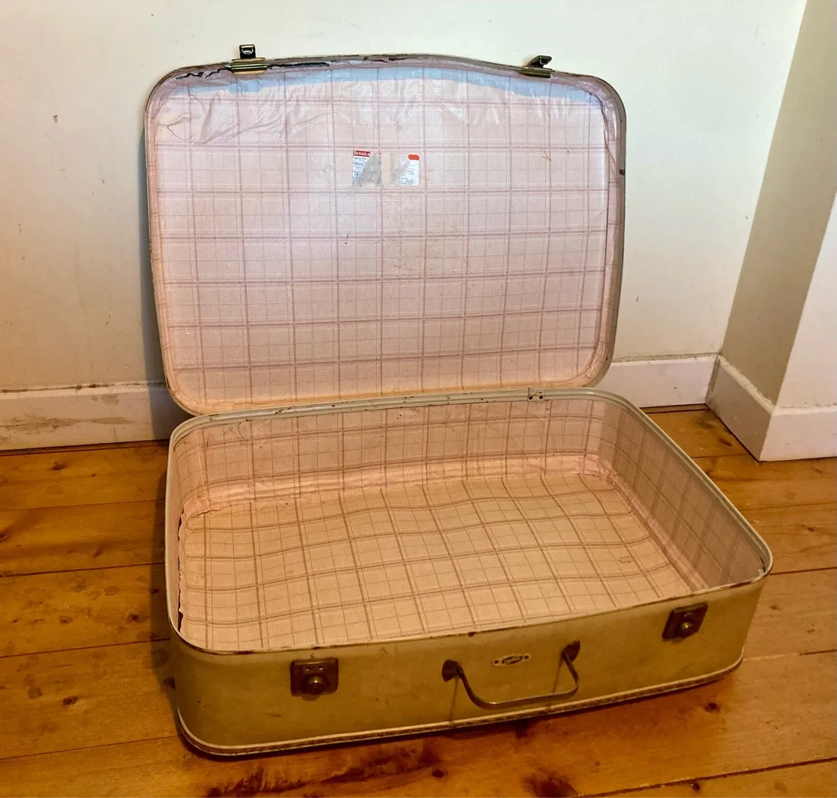Vintage Prop Suitcases x2 - Image 3