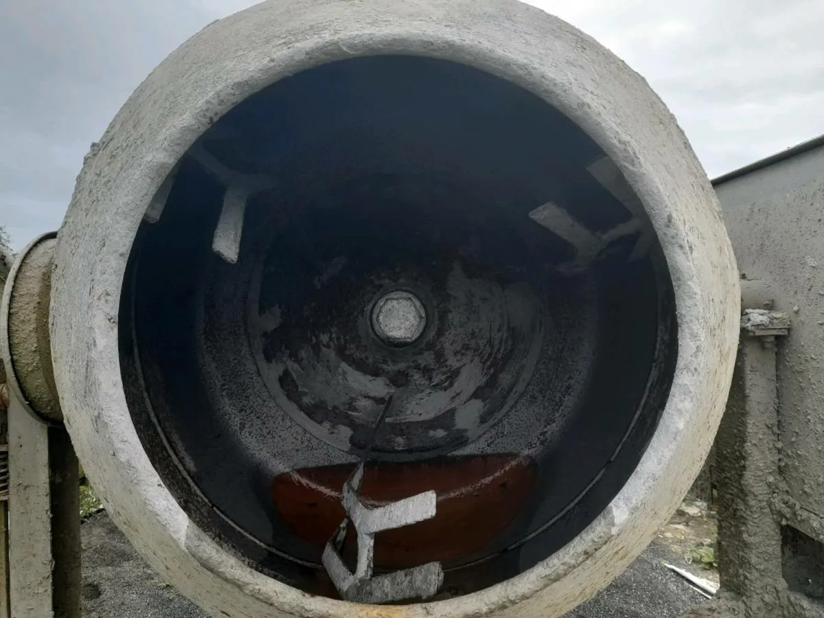 Cement mixer - Image 1