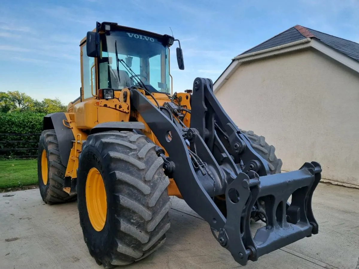 Volvo L60E 2005 - Image 2
