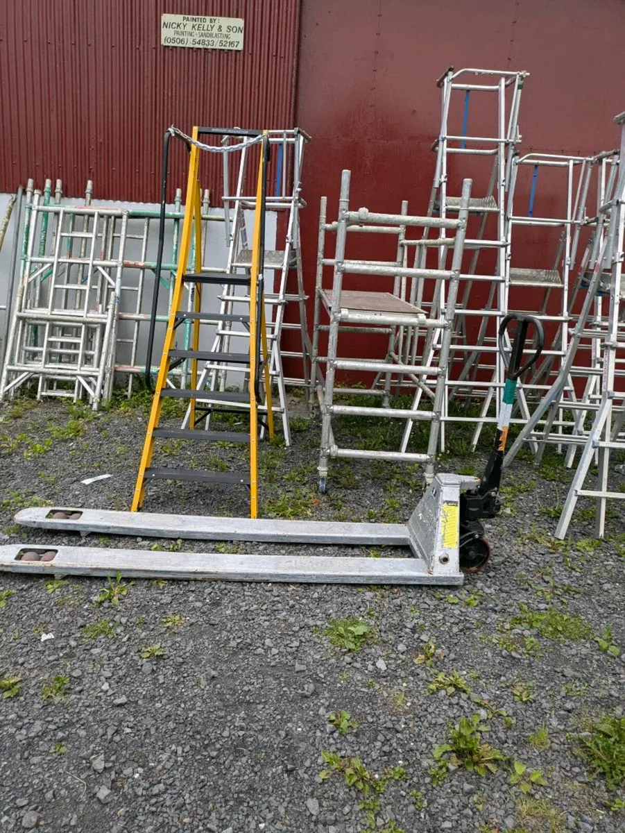 Scaffolding tower and platform ladders - Image 1