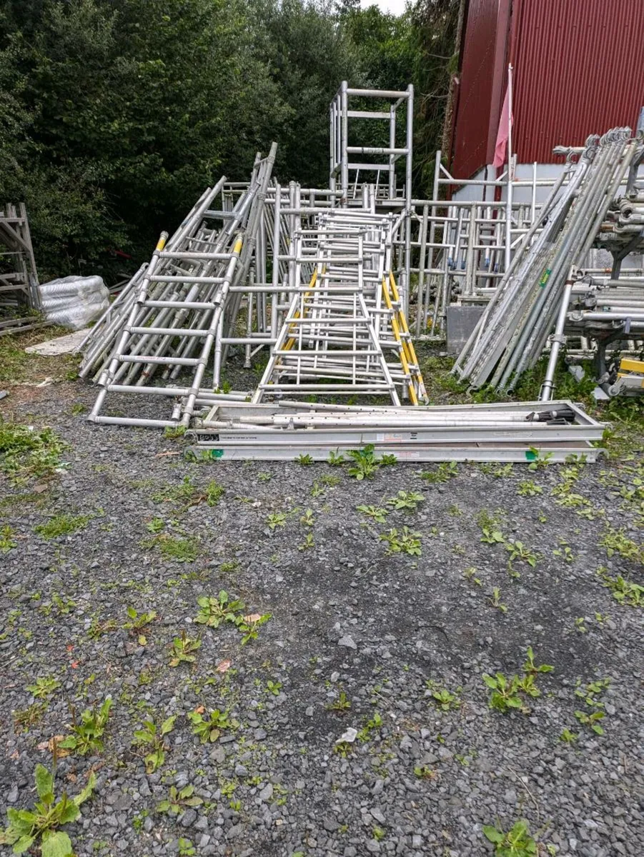 Scaffolding tower and platform ladders - Image 3