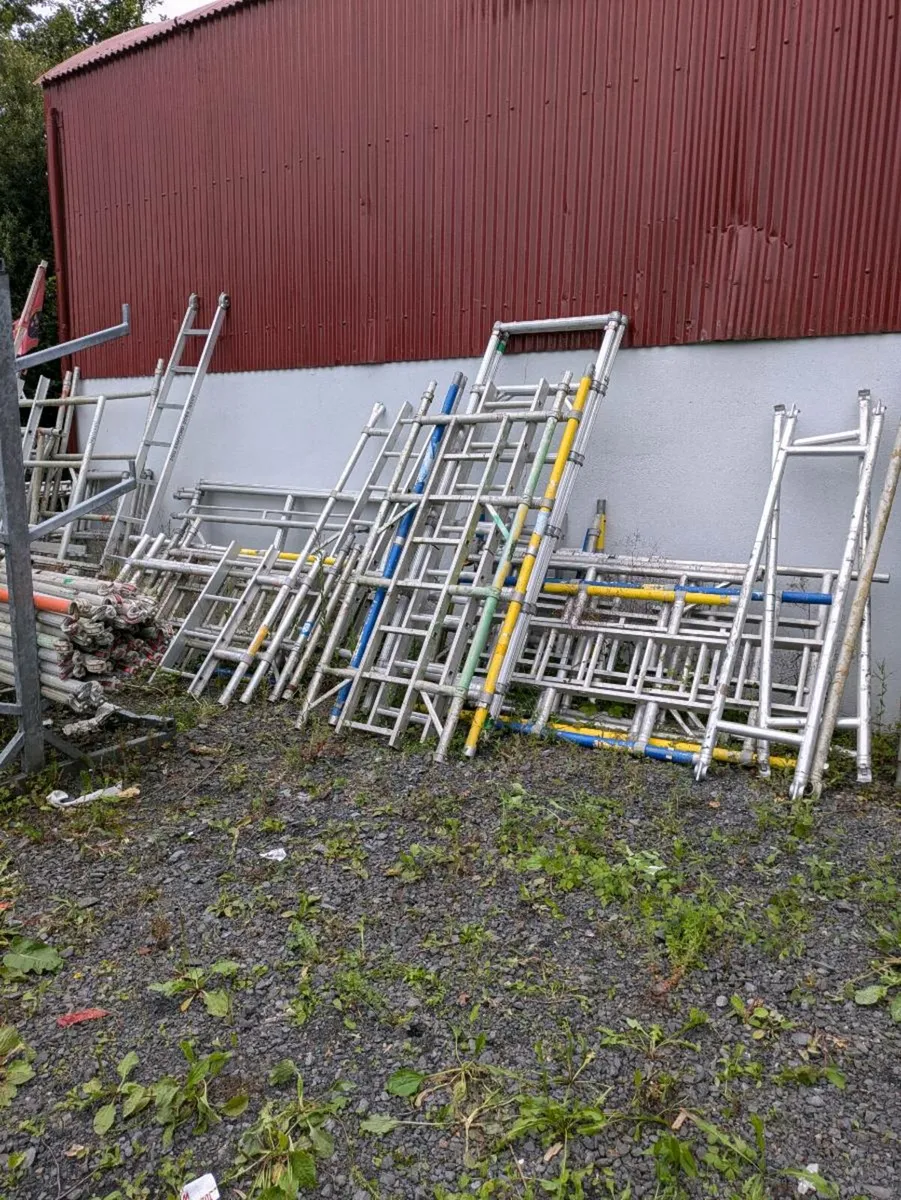 Scaffolding tower and platform ladders - Image 4