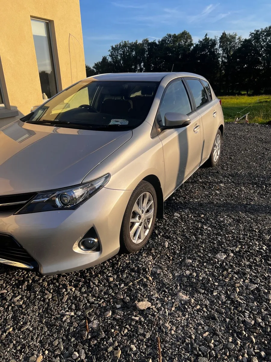 2015 (151) Toyota Auris Aura D-4D 1.4 D - Image 1