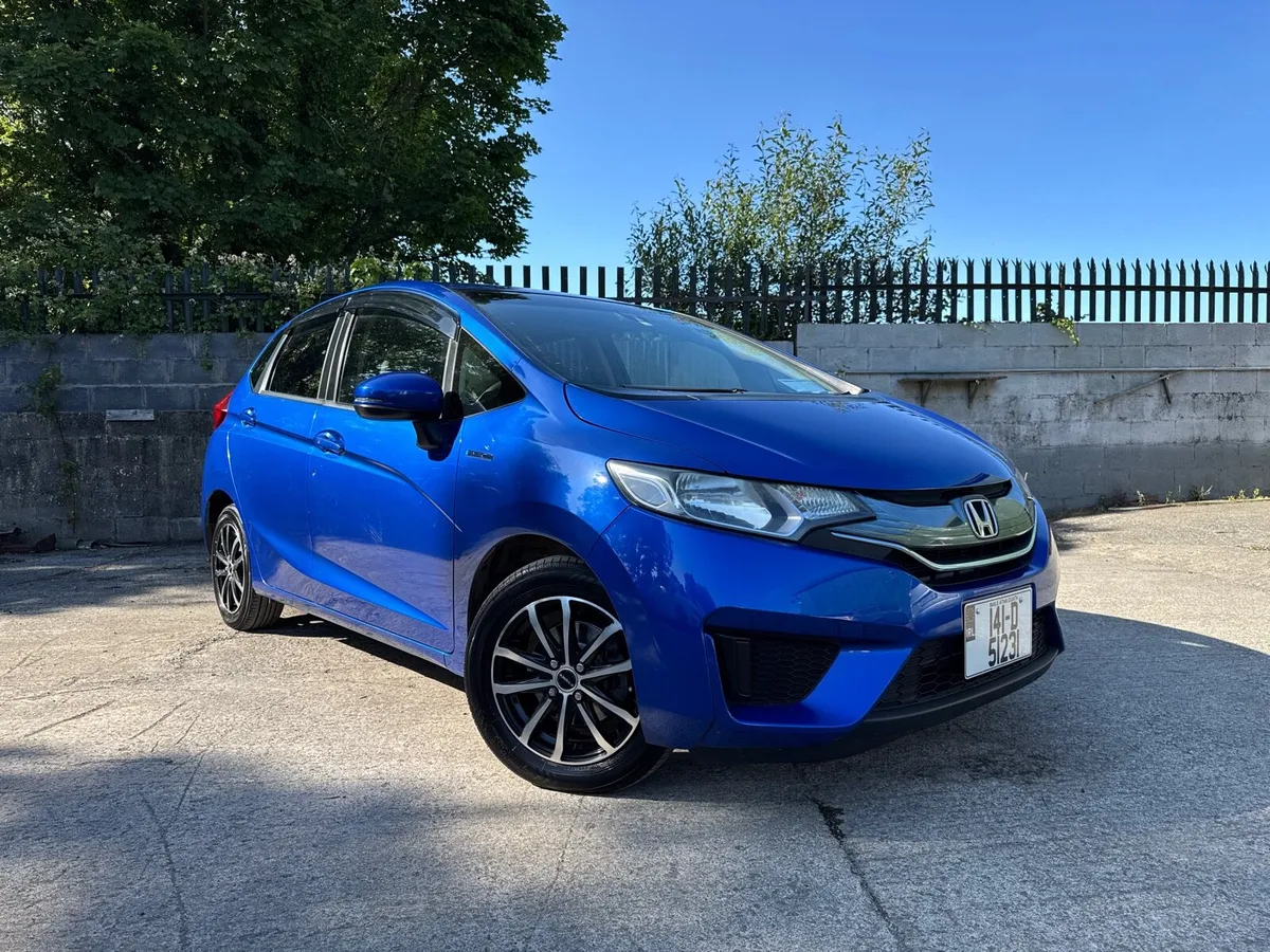 2014 HONDA FIT. 1 YEAR NCT. AUTO1.5L HYBRID - Image 3