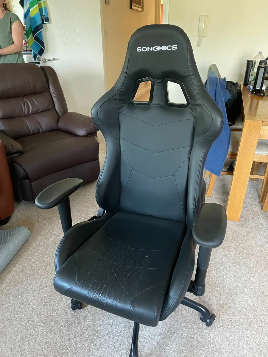 Gaming Chair - Image 1