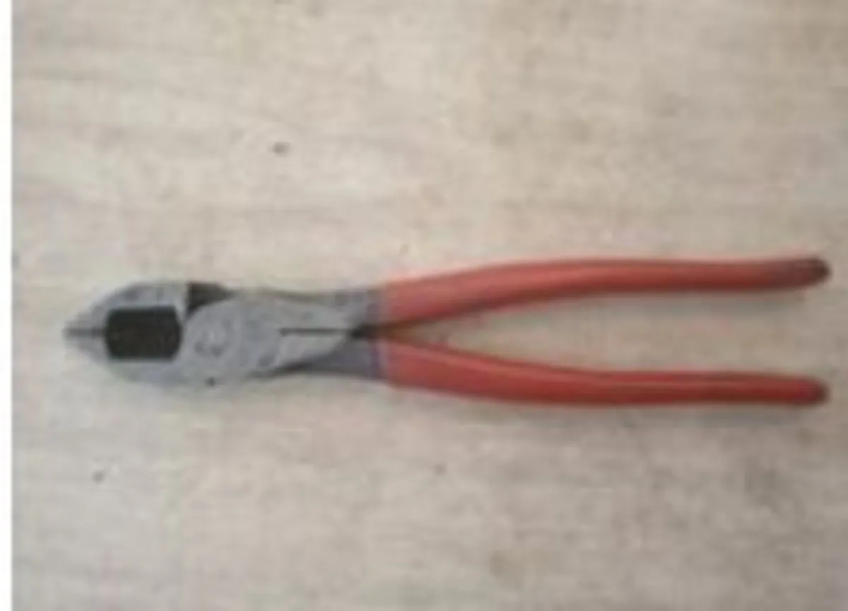 Snap On 9" linesman pliers