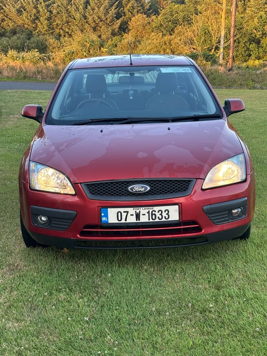 Ford focus 1.4 petrol saloon - Image 4