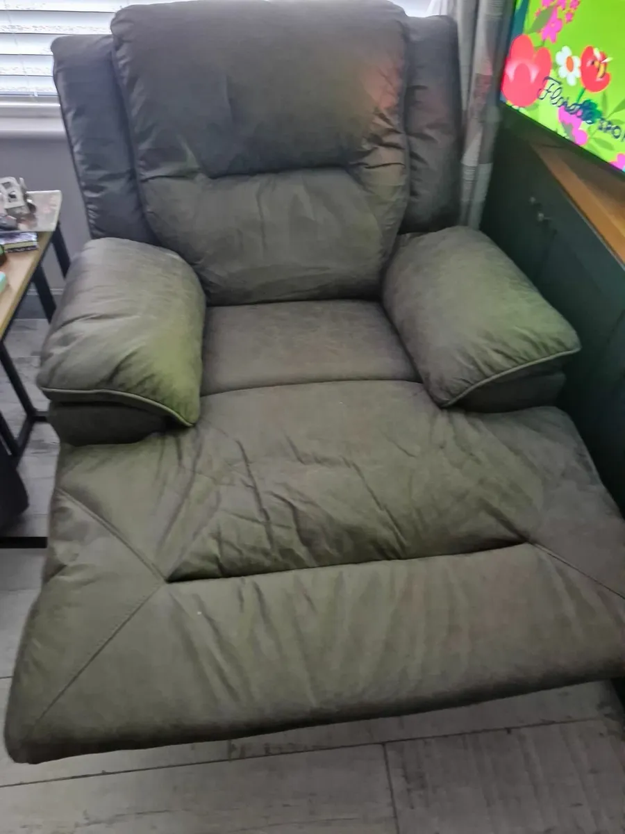 Set of 2 grey recliner chairs - Image 1