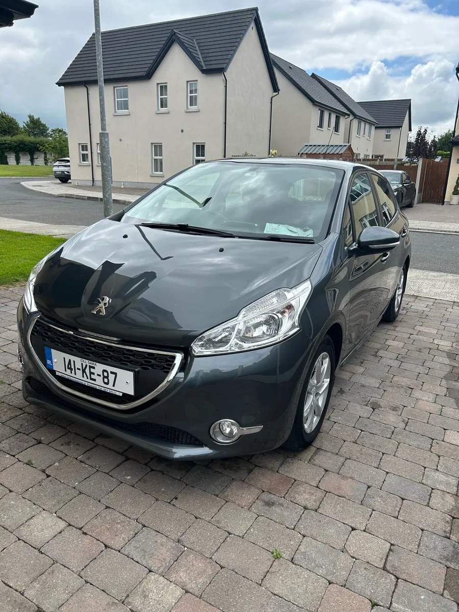 Peugeot 208 - Image 1