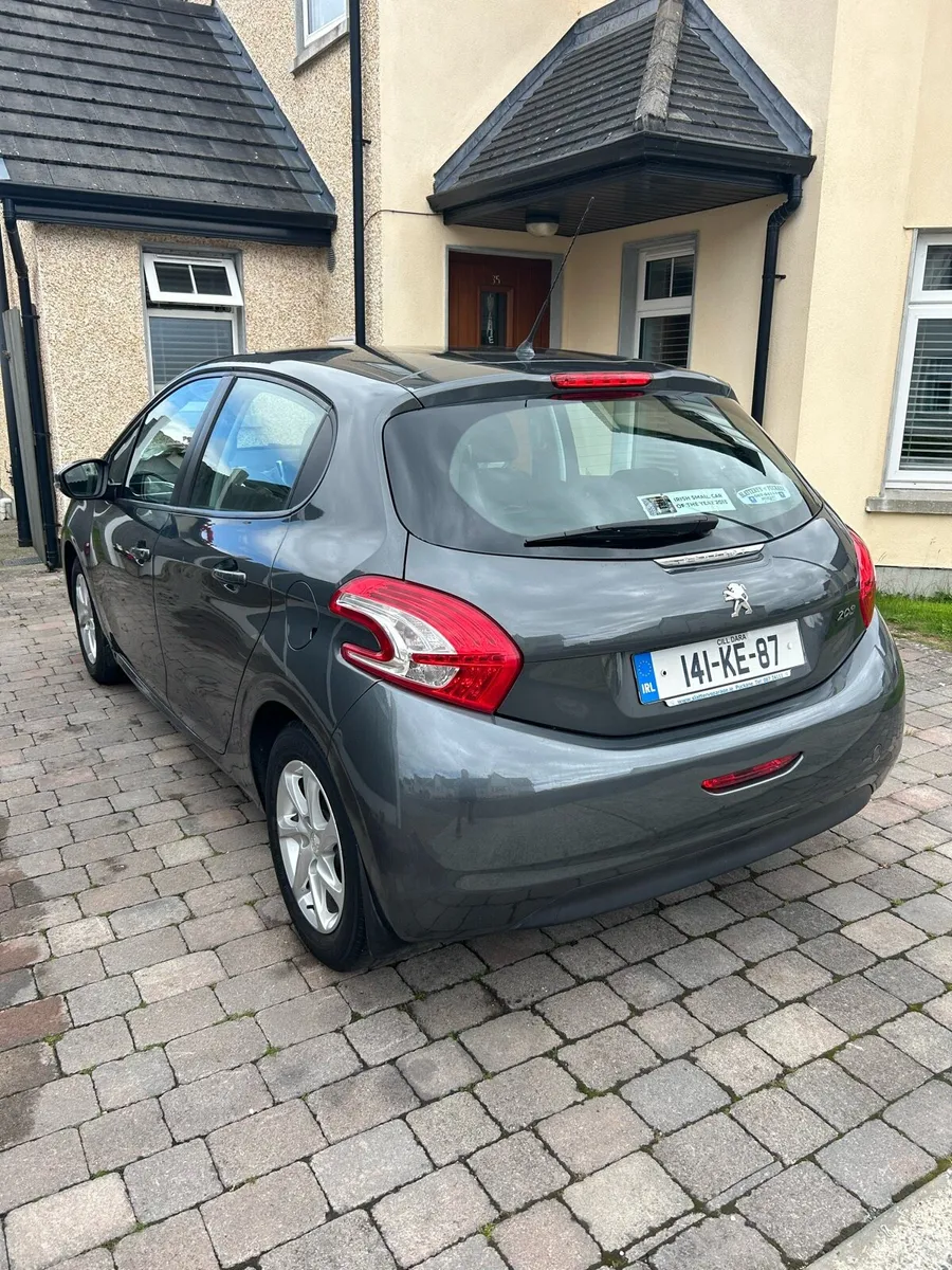 Peugeot 208 - Image 2