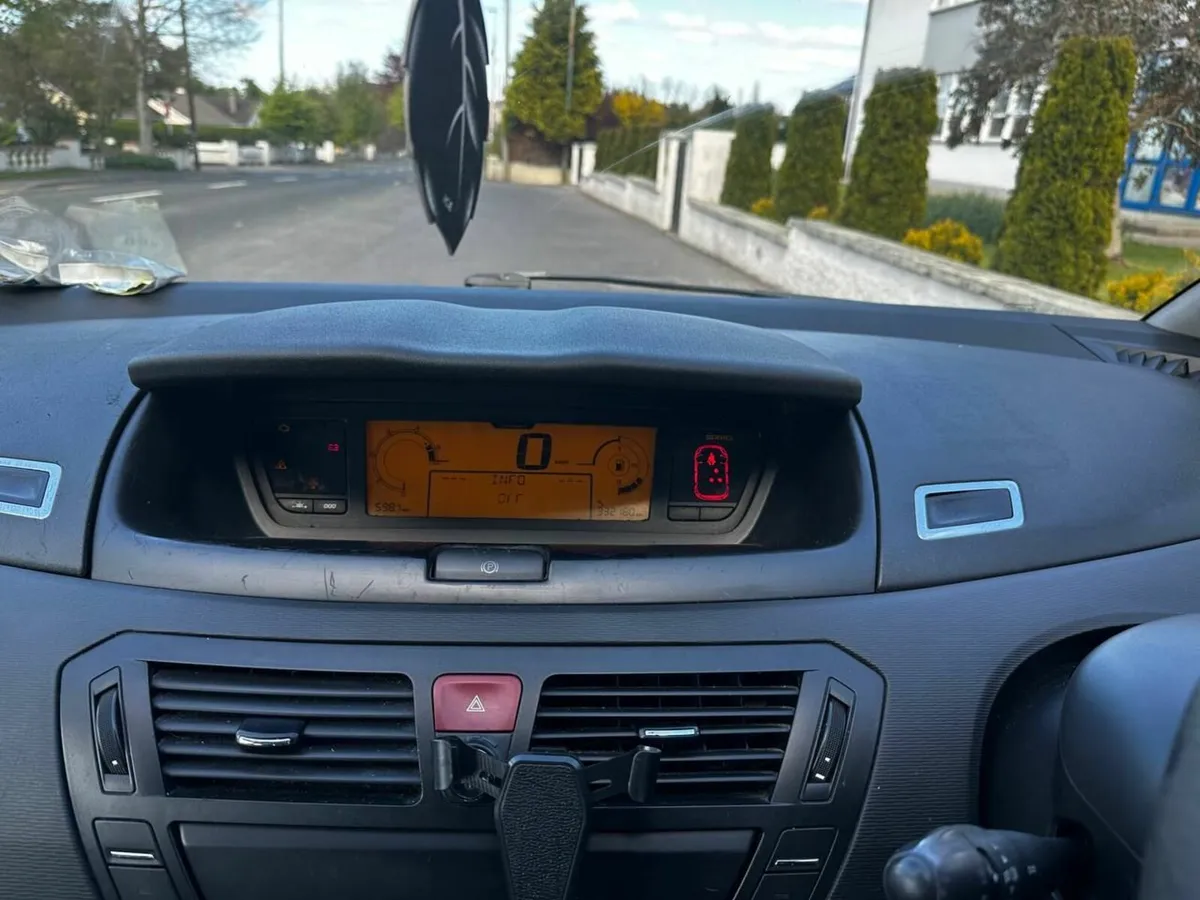 car - Image 4