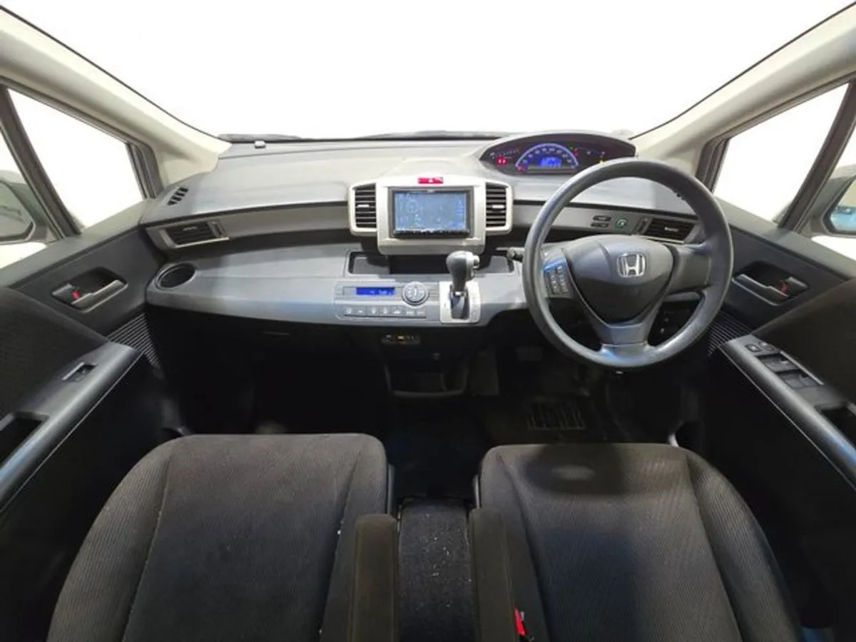 Honda Freed 7 Seater 1.5 G Auto  Reversing Camera - Image 4
