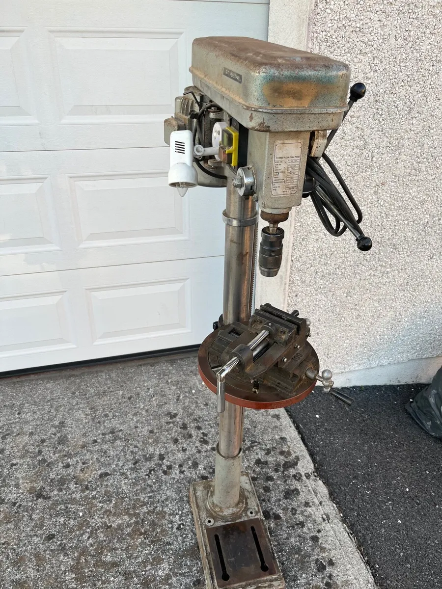 16 speed pillar drill - Image 1