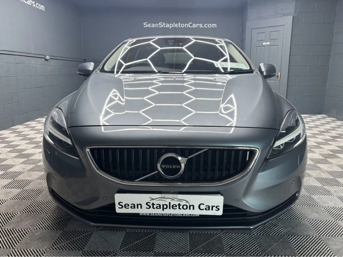 Volvo V40 D2 Momentum ED GT 5DR Auto - Image 3