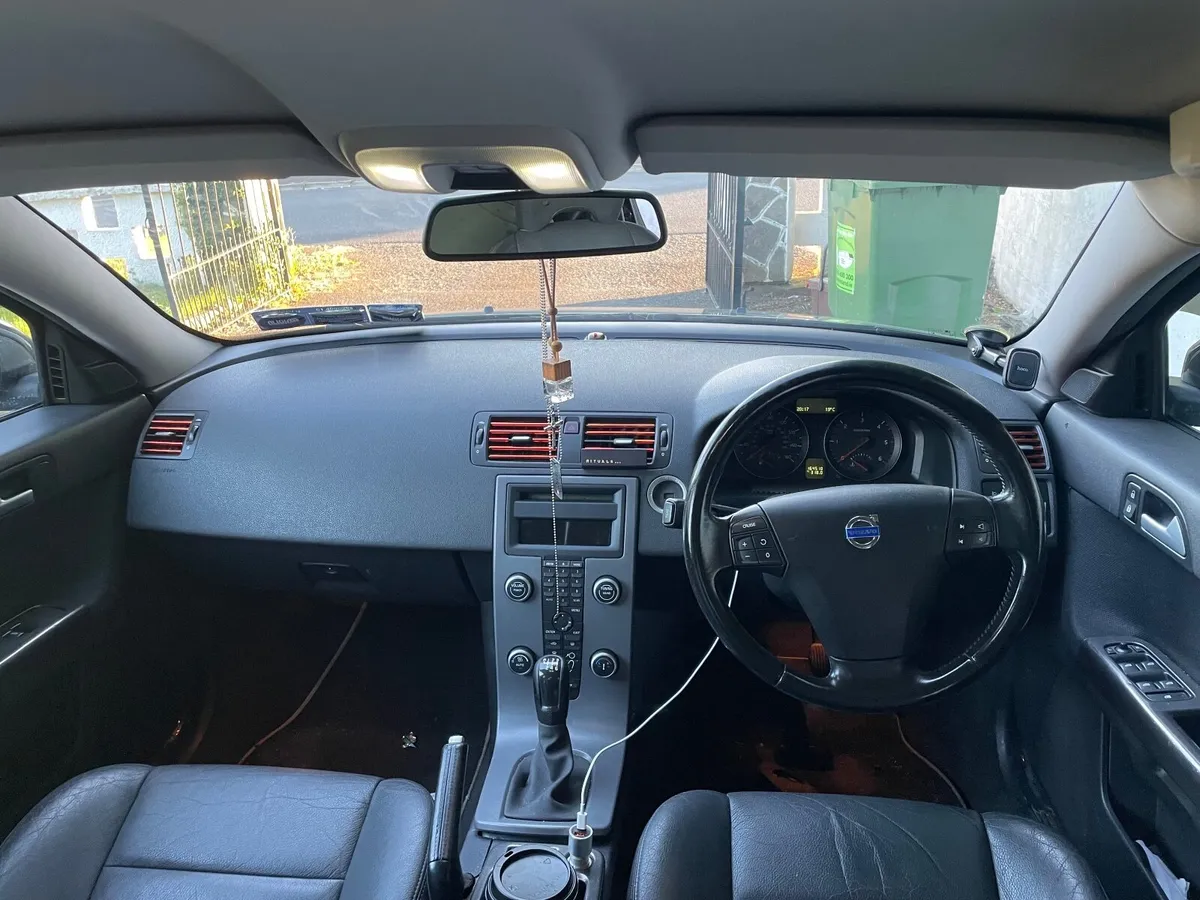 Volvo S40 1.6  2011 - Image 4