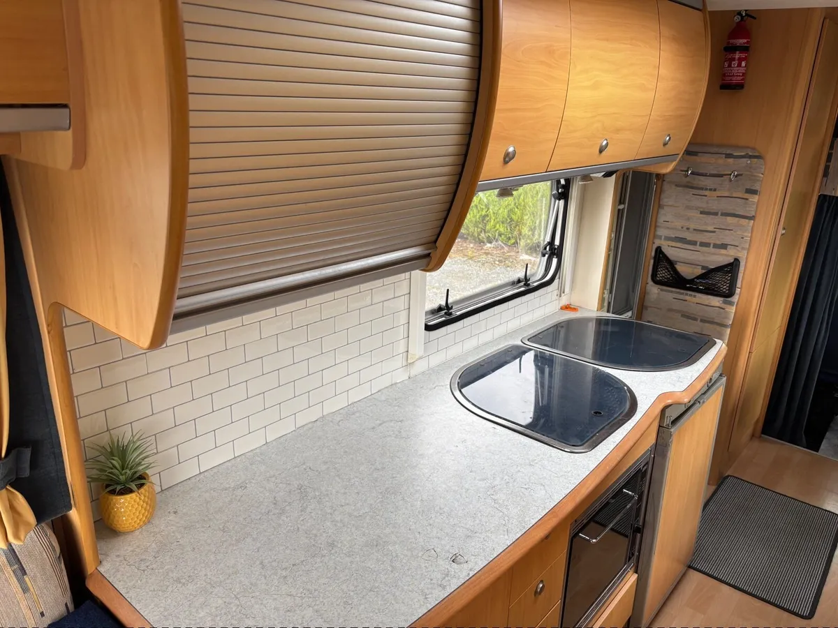 2004 6 Berth MotorHome RHD - Image 3