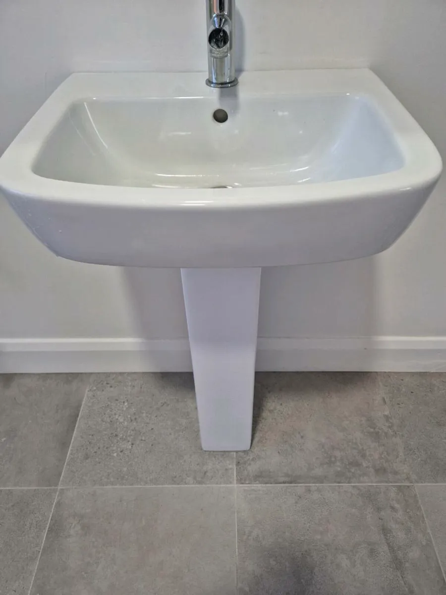 Bathroom sink - Image 2