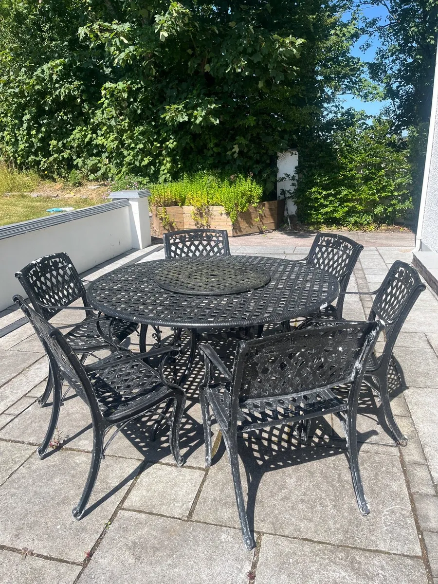 Patio table and six chairs - Image 1