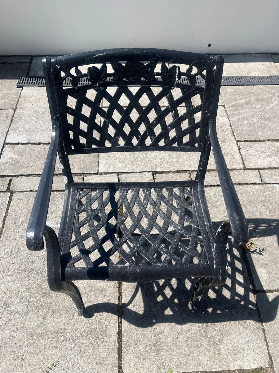 Patio table and six chairs - Image 3