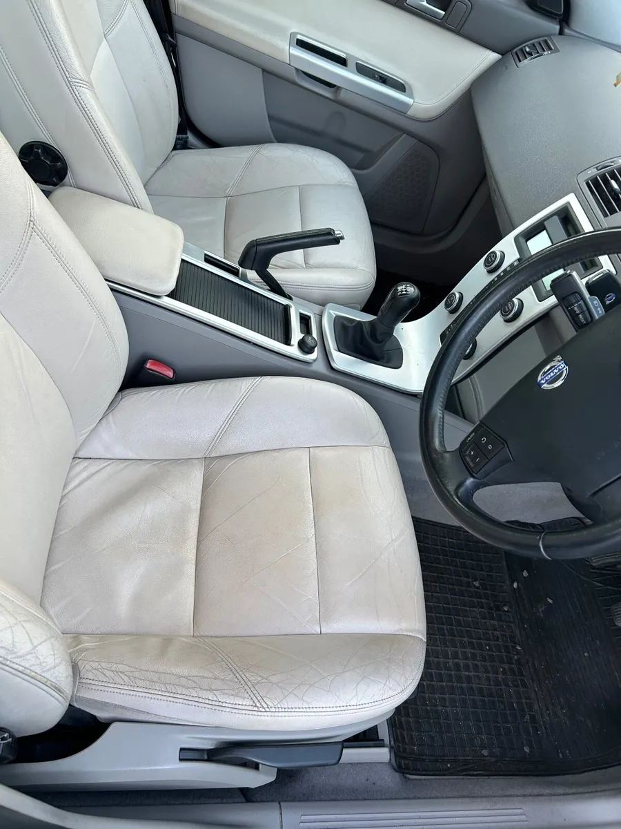 2011 Volvo S40 1.6 diesel low low mileage - Image 3