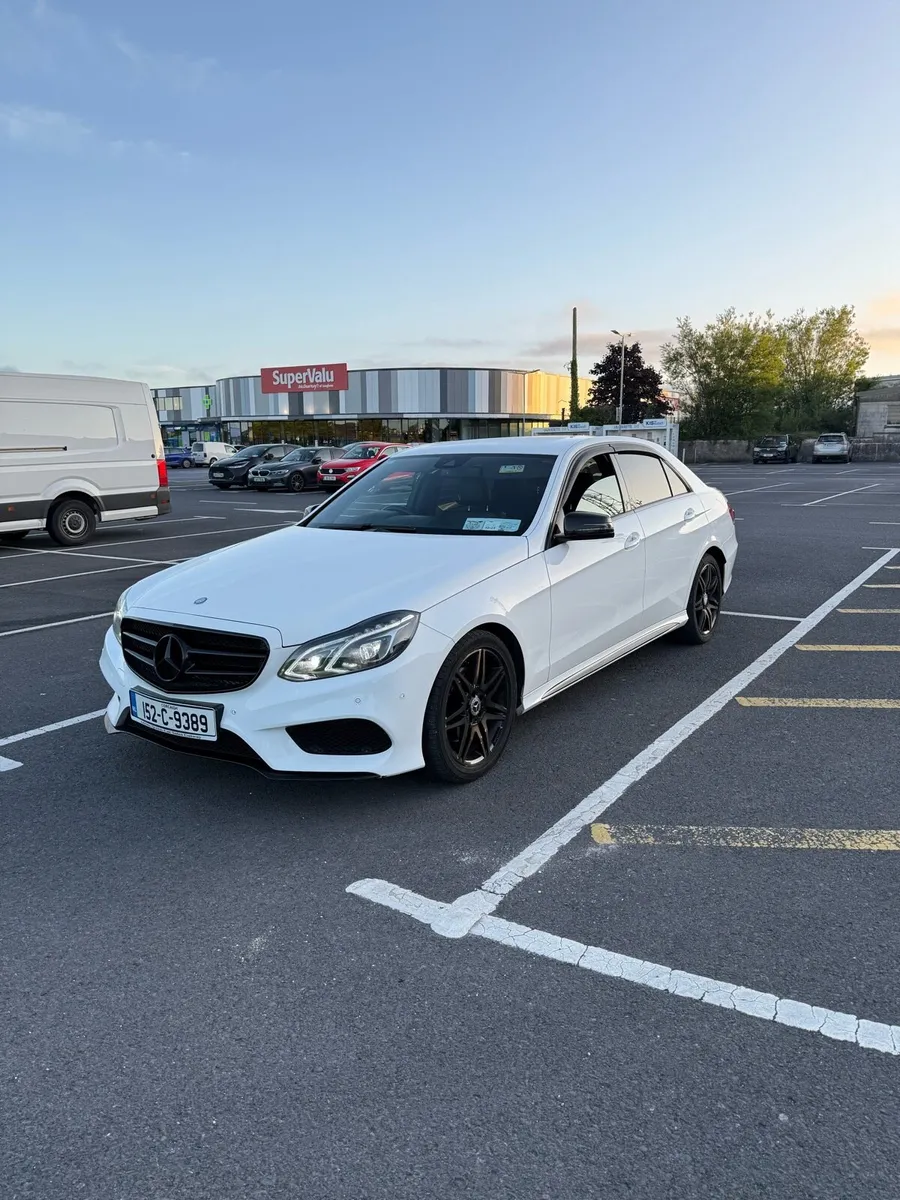 Mercedes-Benz E220 AMG Night Edition - Image 3