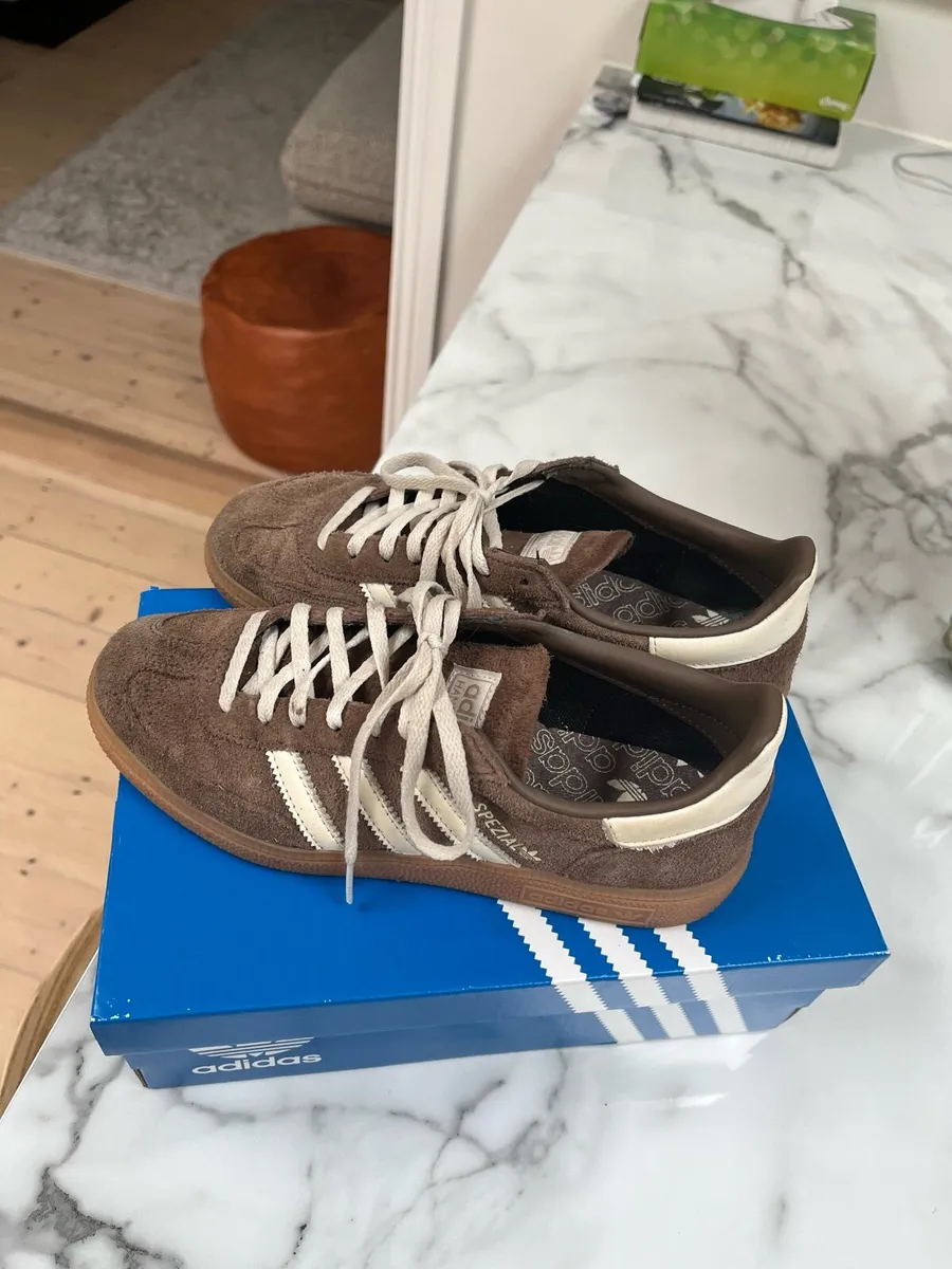 Adidas Spezial Ladies Runners - Image 2