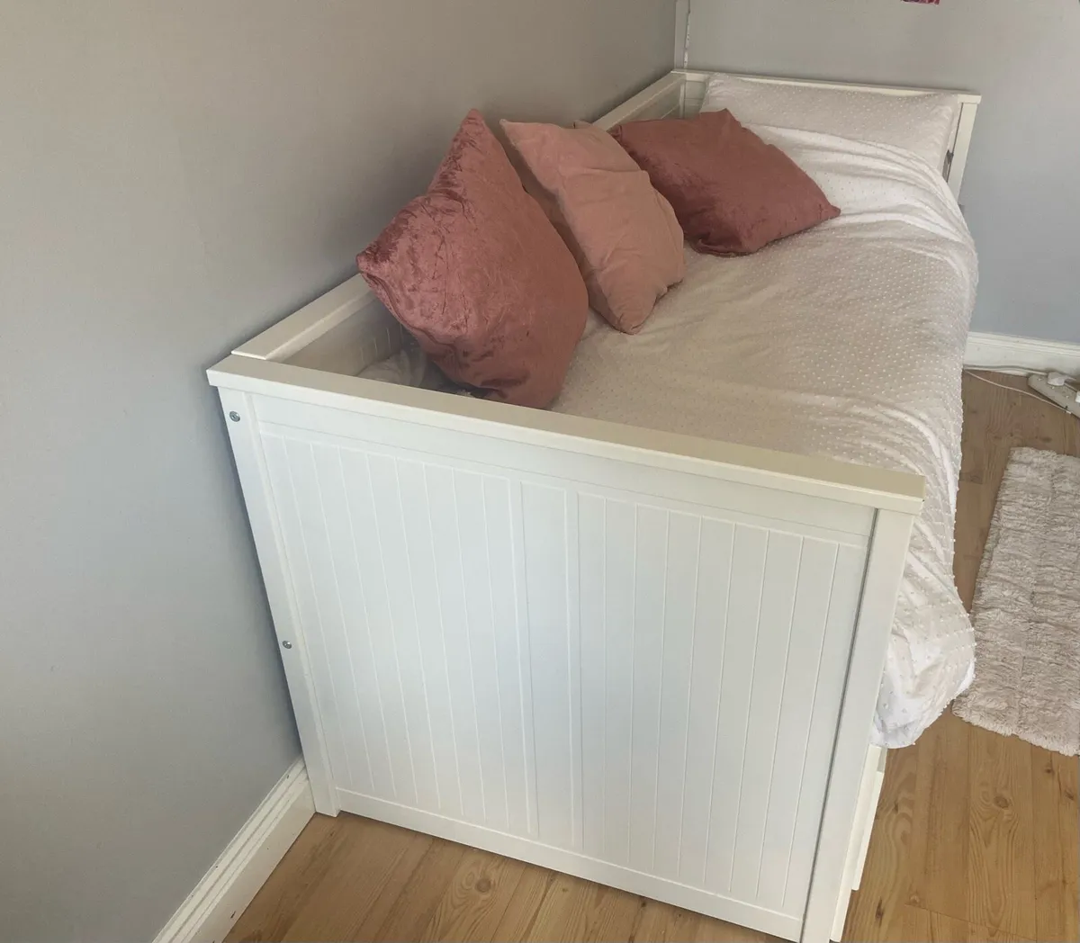 Bed - Image 1