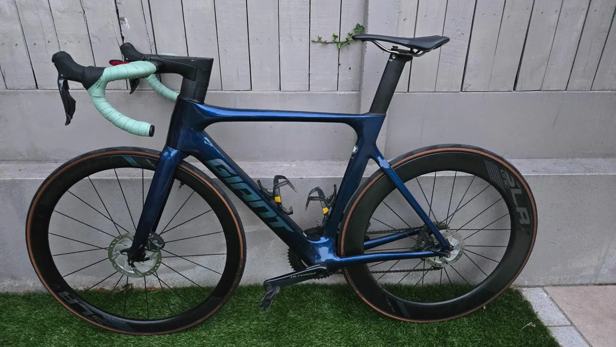 Road bike - Image 1