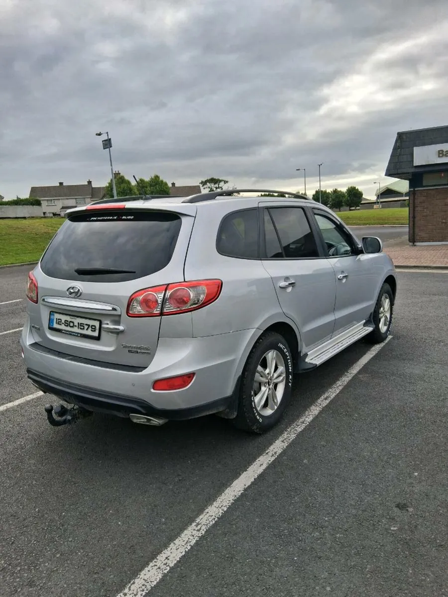 Hyundai Santa Fe 2012 - Image 2