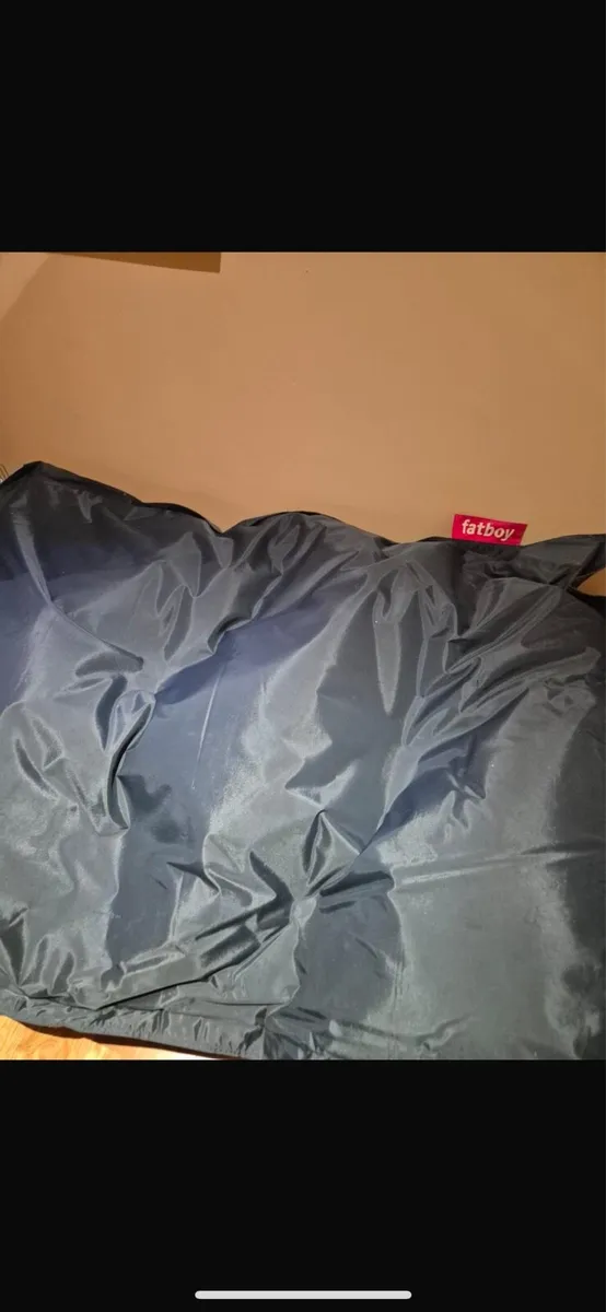Wardrobe and bean bags - Image 3