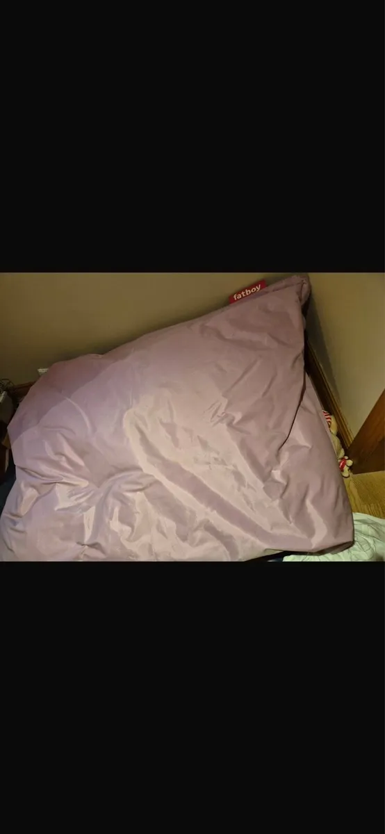 Wardrobe and bean bags - Image 4